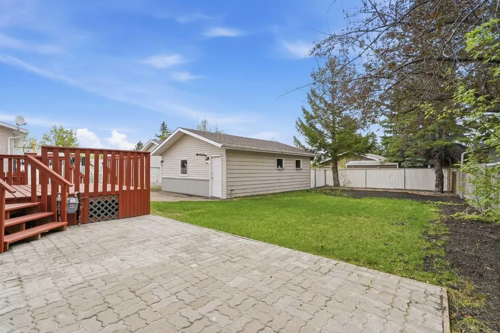 35 Ayers Avenue Red Deer AB T4S 1S5