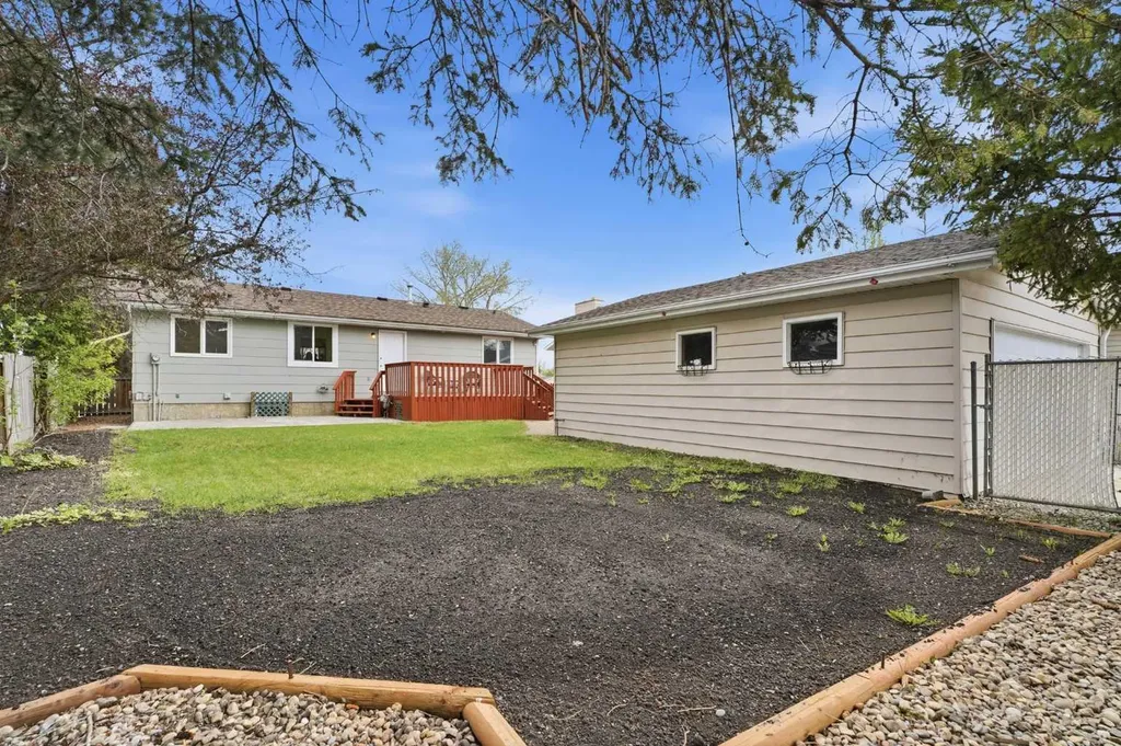 35 Ayers Avenue Red Deer AB T4S 1S5