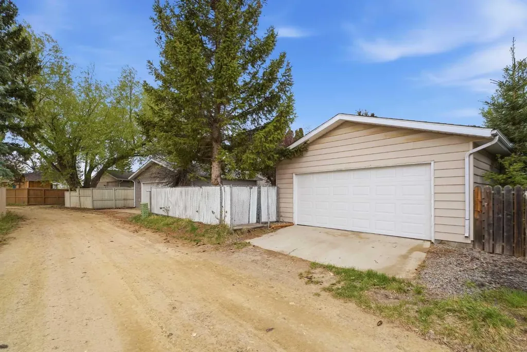 35 Ayers Avenue Red Deer AB T4S 1S5