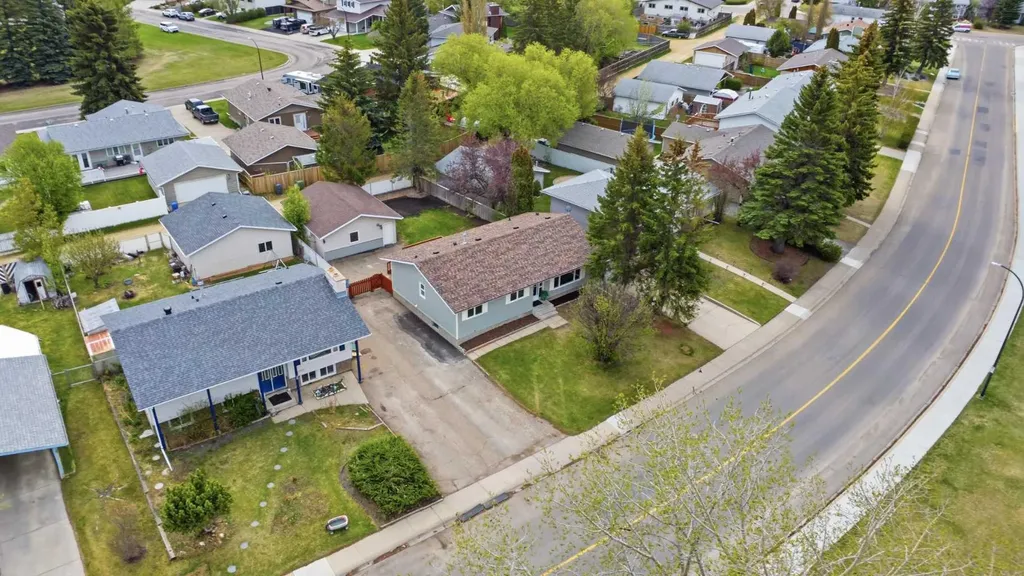 35 Ayers Avenue Red Deer AB T4S 1S5