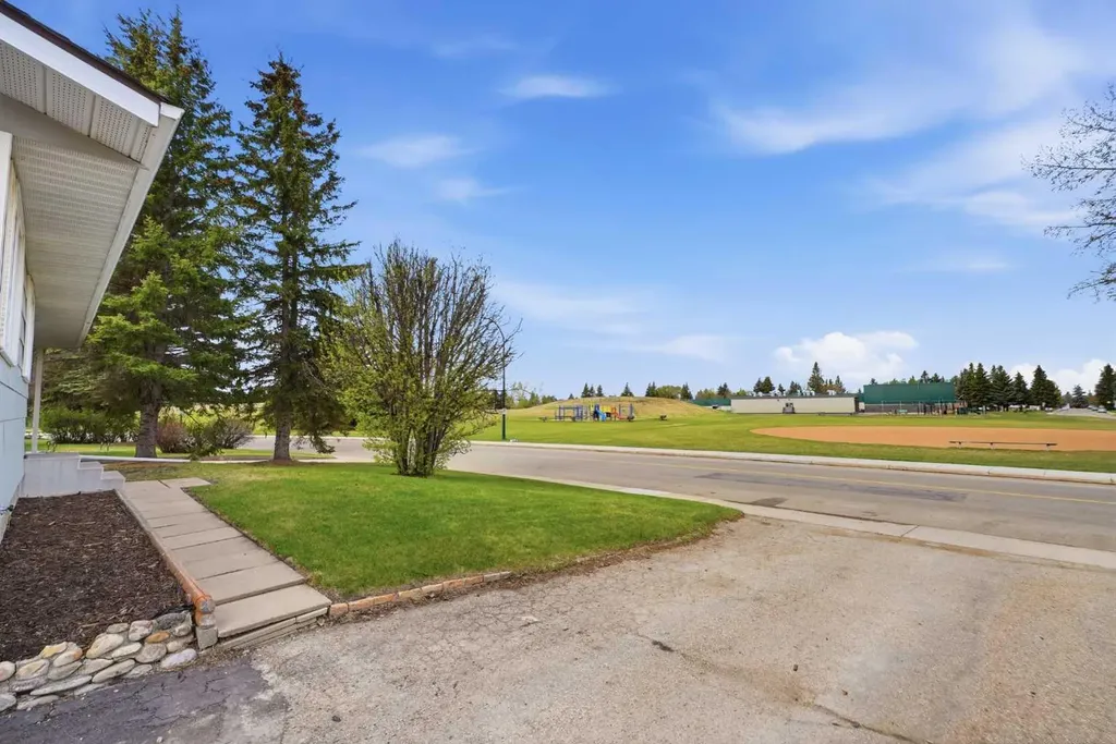 35 Ayers Avenue Red Deer AB T4S 1S5