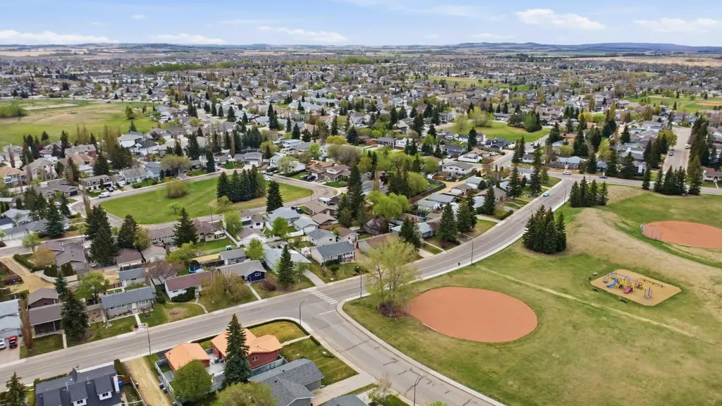 35 Ayers Avenue Red Deer AB T4S 1S5