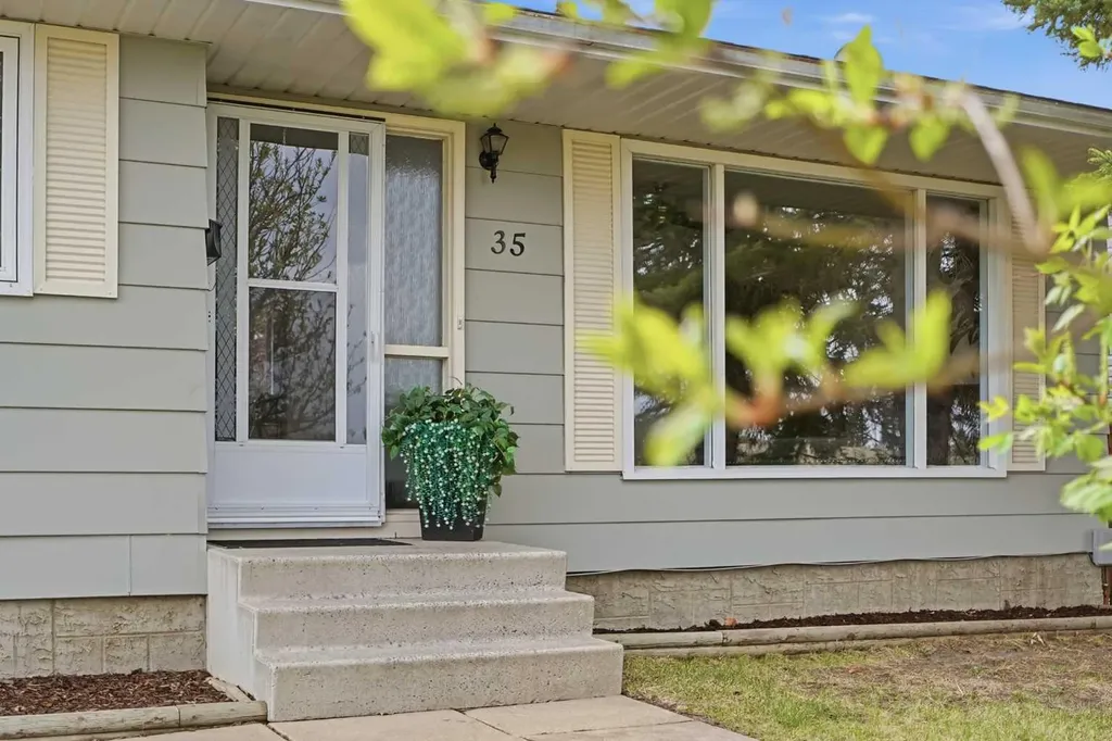 35 Ayers Avenue Red Deer AB T4S 1S5