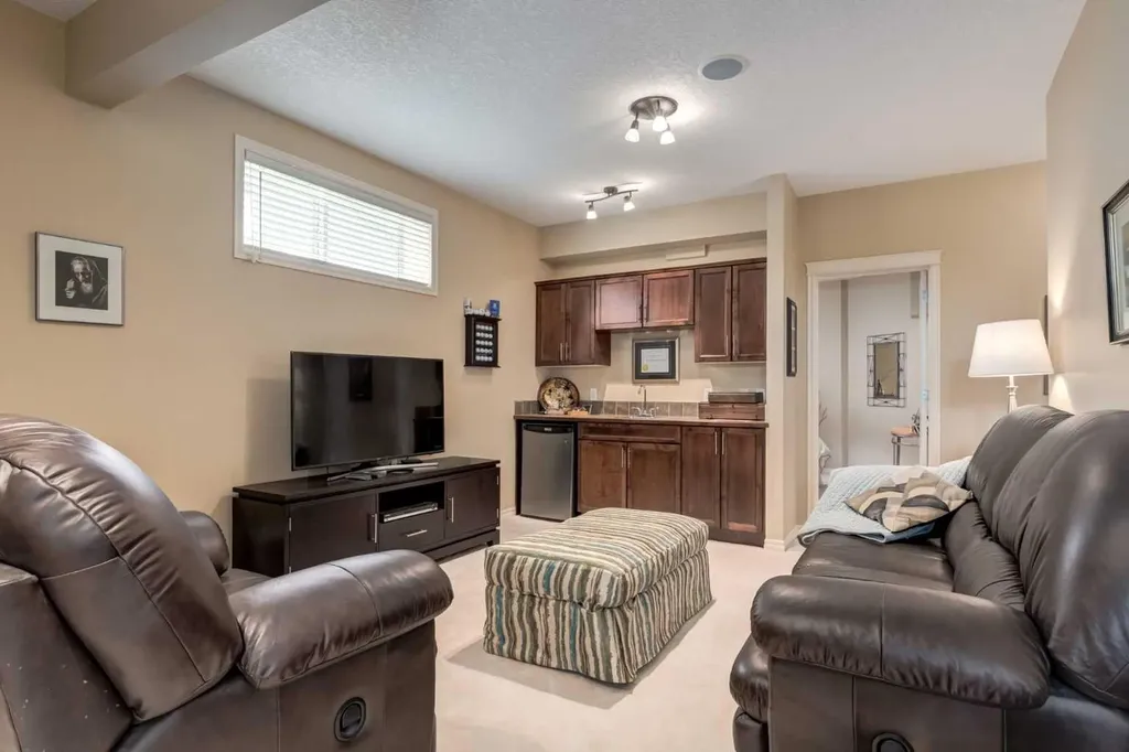 38 Kincora Terrace NW Calgary AB T3R 1M1