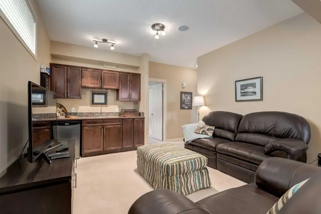 38 Kincora Terrace NW Calgary AB T3R 1M1