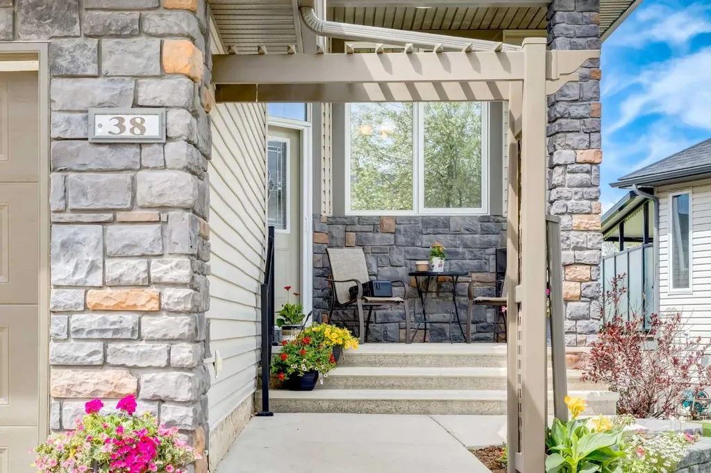 38 Kincora Terrace NW Calgary AB T3R 1M1