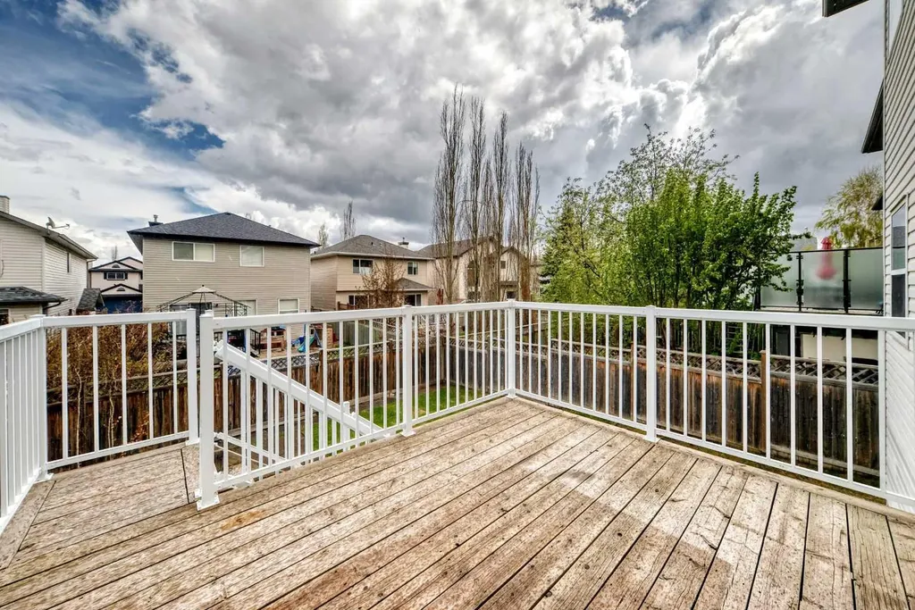 114 Valley Crest Close NW Calgary AB T3B 5W9