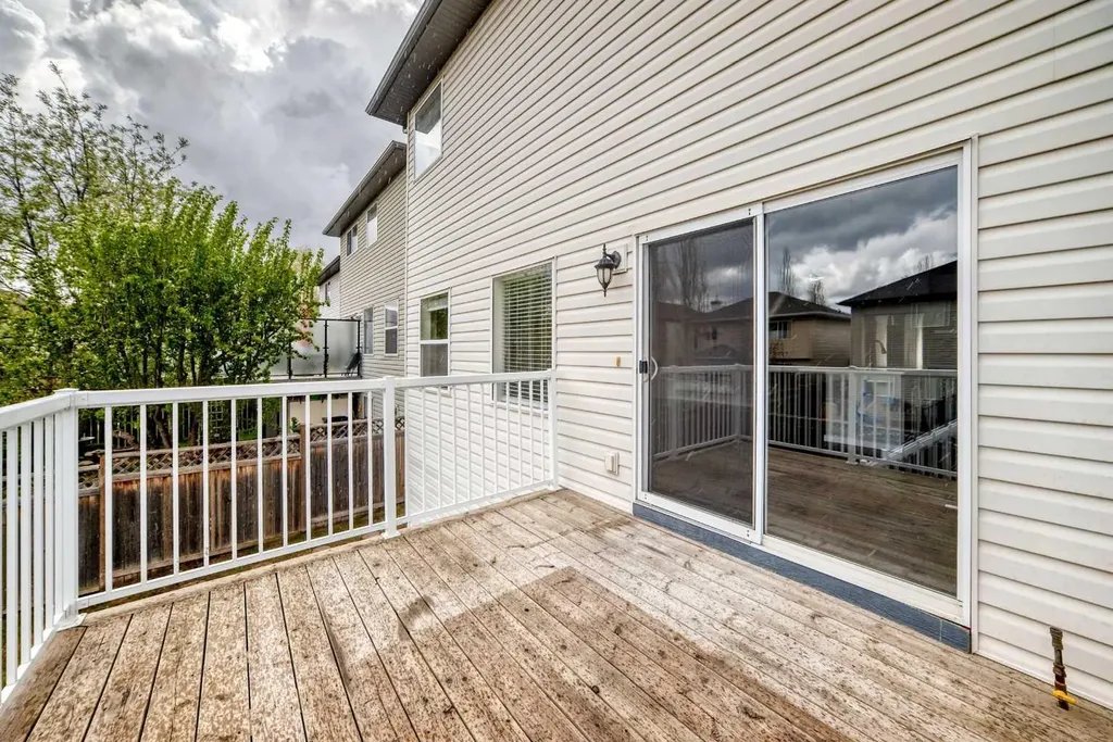 114 Valley Crest Close NW Calgary AB T3B 5W9