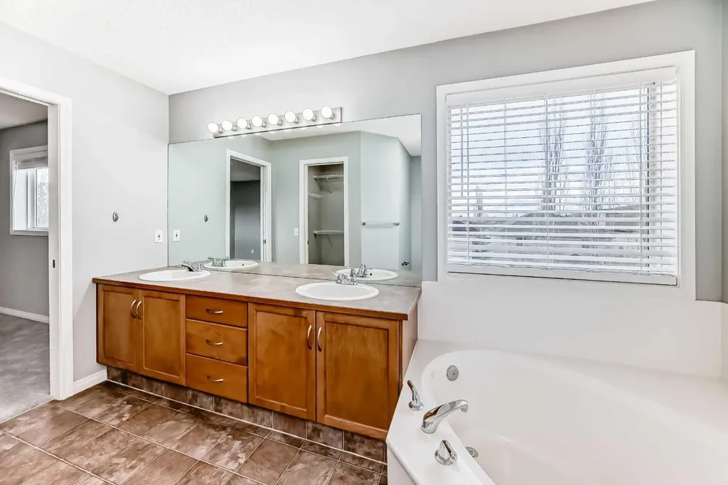 114 Valley Crest Close NW Calgary AB T3B 5W9