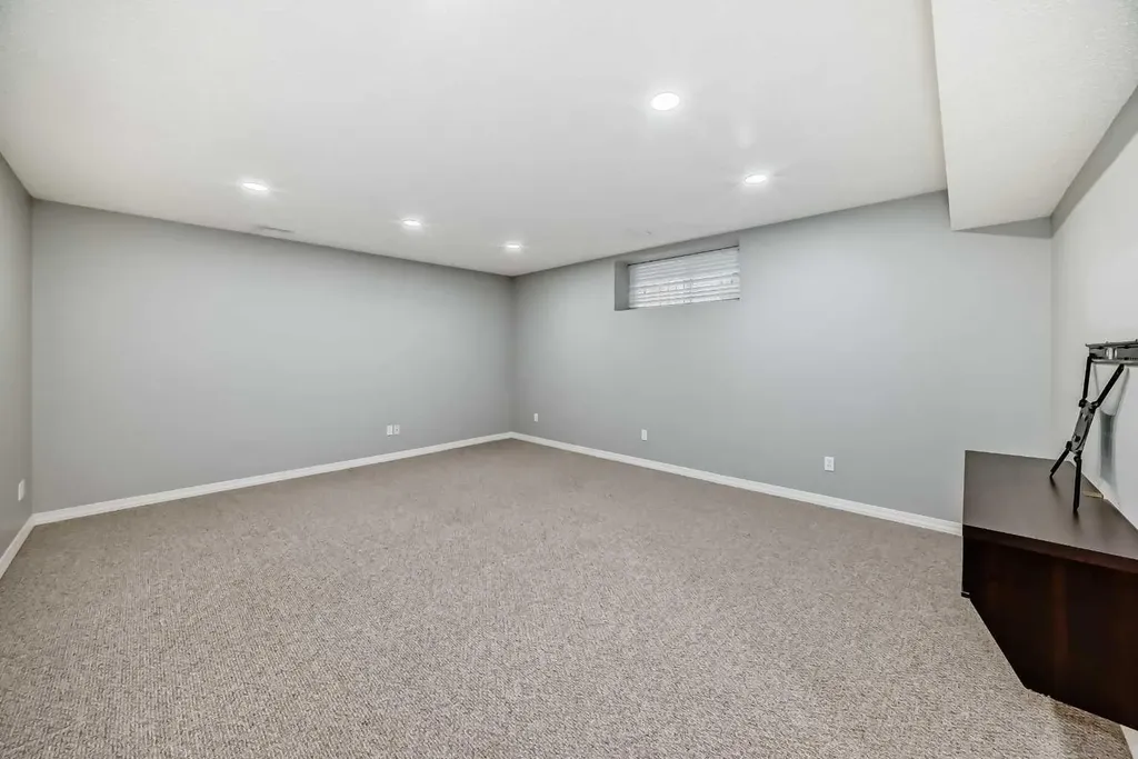 114 Valley Crest Close NW Calgary AB T3B 5W9