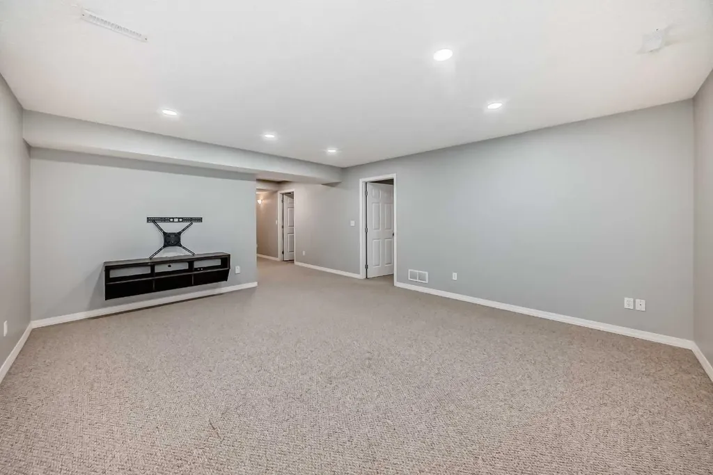 114 Valley Crest Close NW Calgary AB T3B 5W9