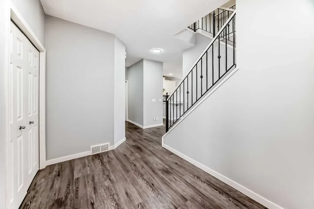 114 Valley Crest Close NW Calgary AB T3B 5W9