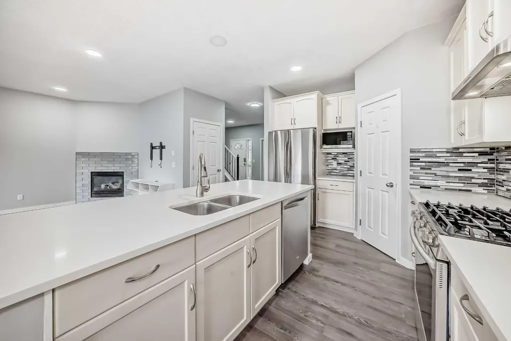 114 Valley Crest Close NW Calgary AB T3B 5W9