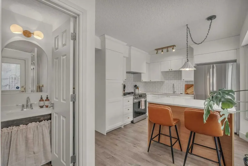 5465 Patina Drive SW Calgary AB T3H 3J8