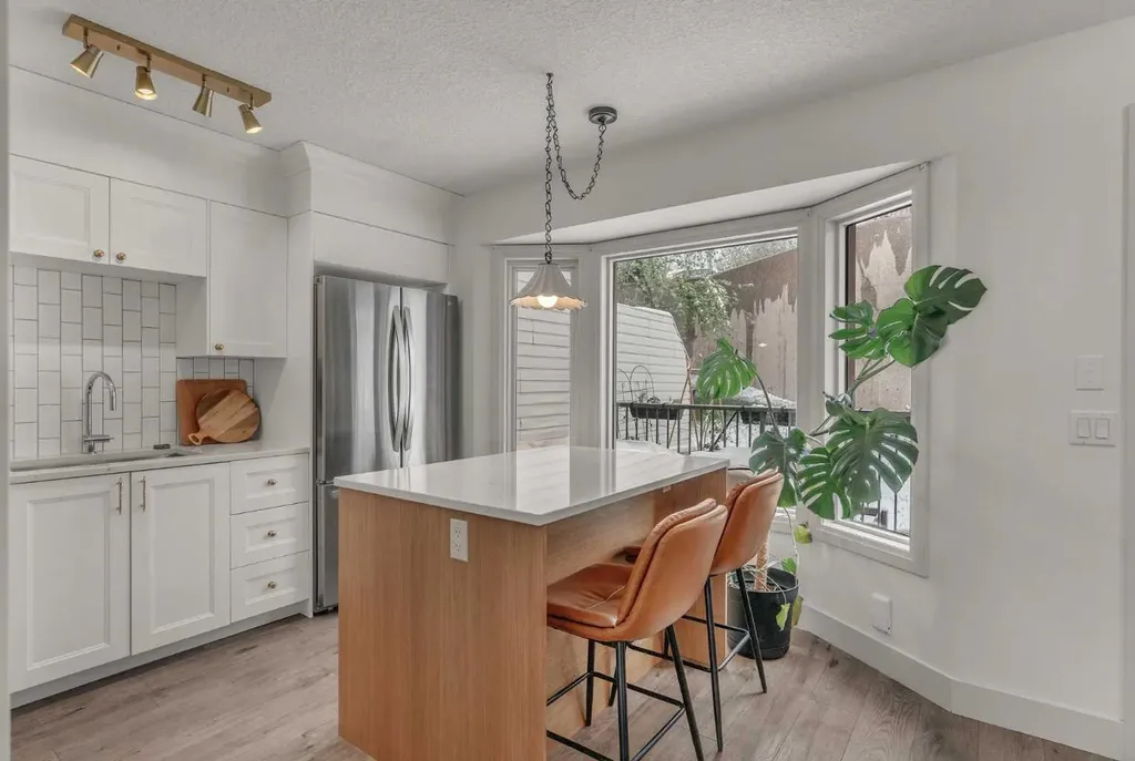 5465 Patina Drive SW Calgary AB T3H 3J8