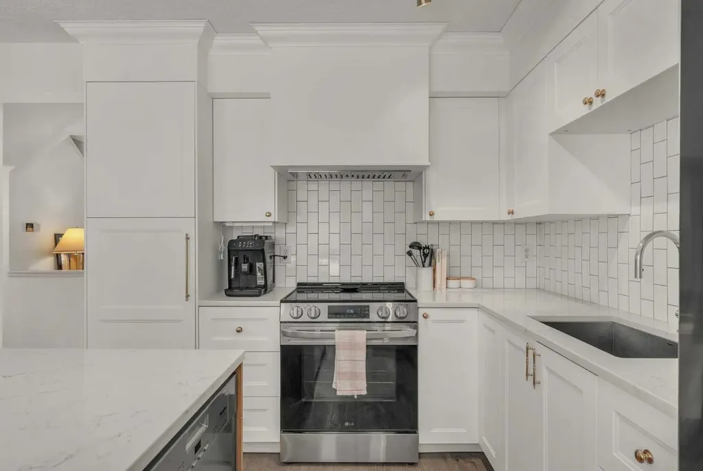 5465 Patina Drive SW Calgary AB T3H 3J8