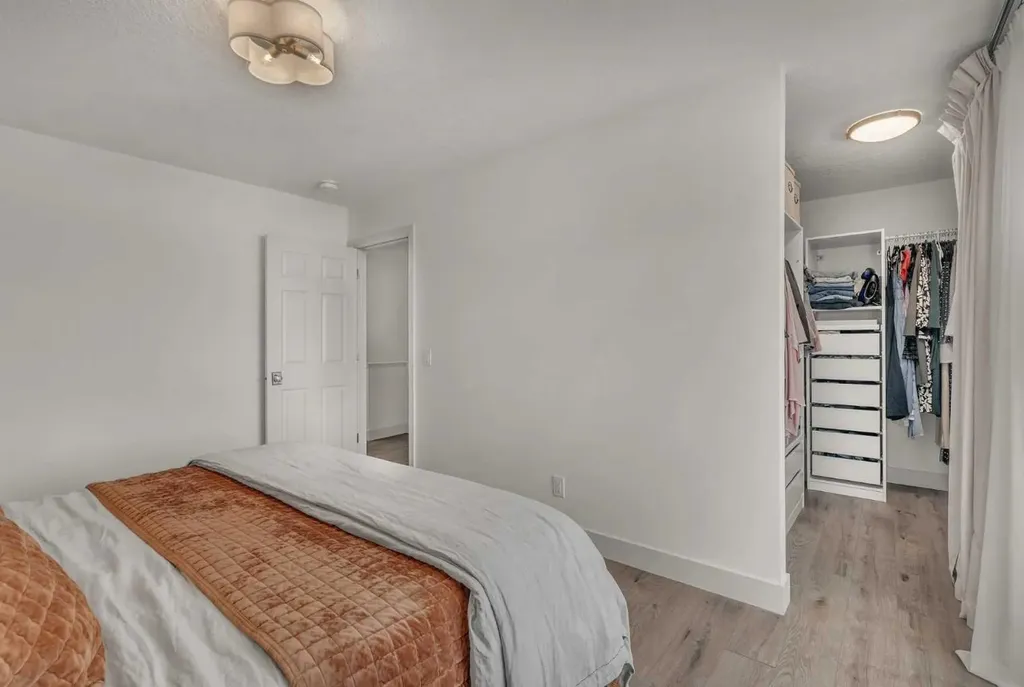 5465 Patina Drive SW Calgary AB T3H 3J8
