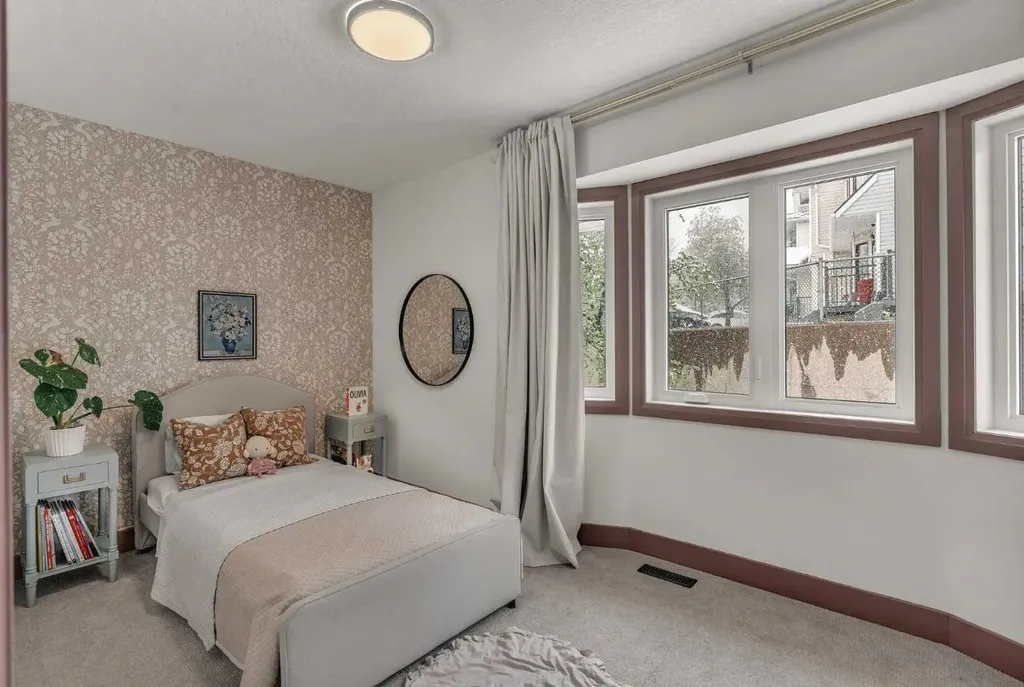 5465 Patina Drive SW Calgary AB T3H 3J8