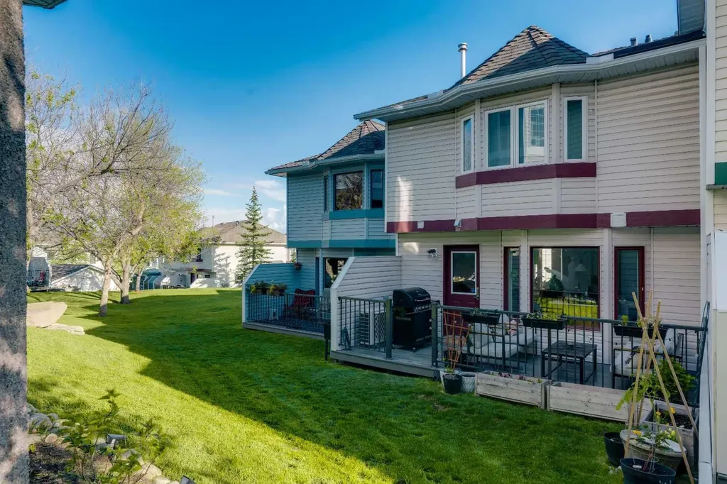 5465 Patina Drive SW Calgary AB T3H 3J8