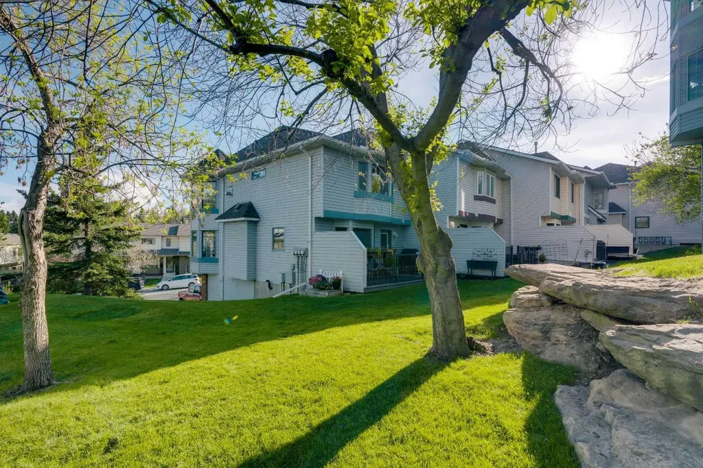 5465 Patina Drive SW Calgary AB T3H 3J8
