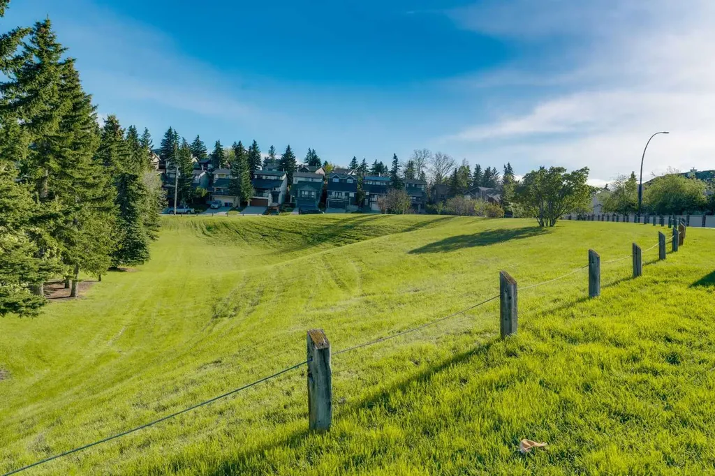 5465 Patina Drive SW Calgary AB T3H 3J8