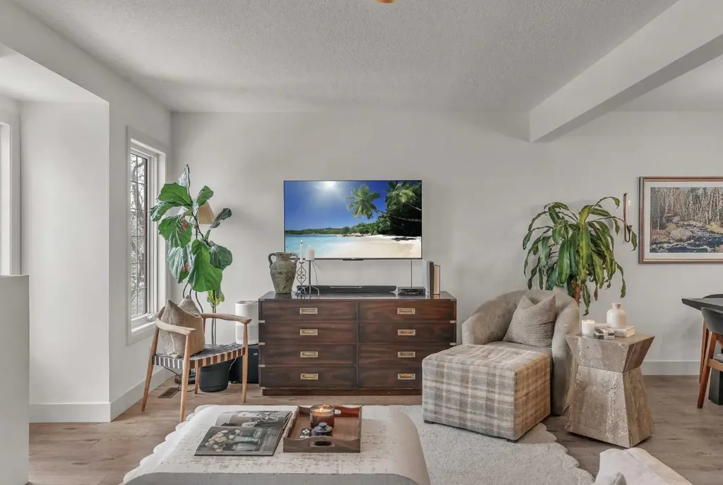 5465 Patina Drive SW Calgary AB T3H 3J8