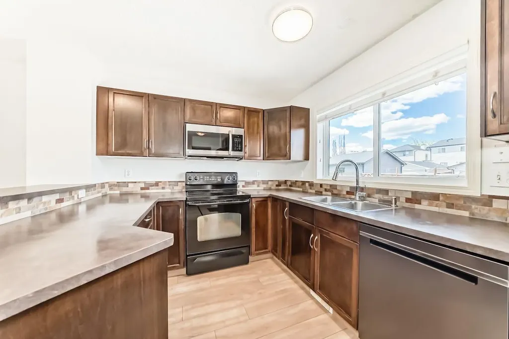 137 Eversyde Boulevard SW Calgary AB T2Y 0B3