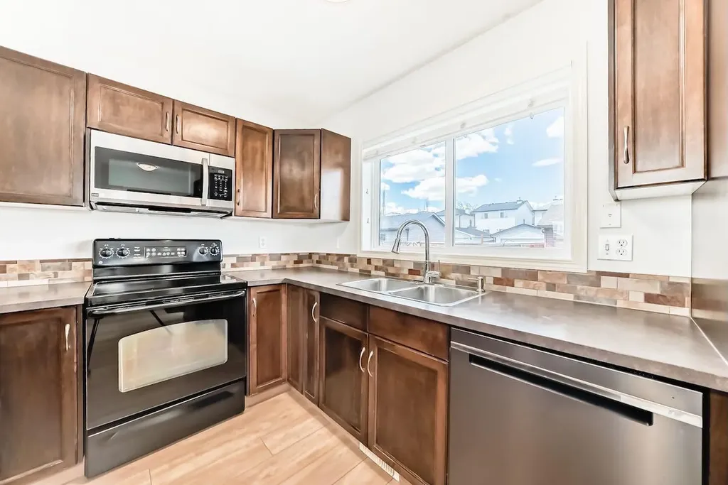 137 Eversyde Boulevard SW Calgary AB T2Y 0B3