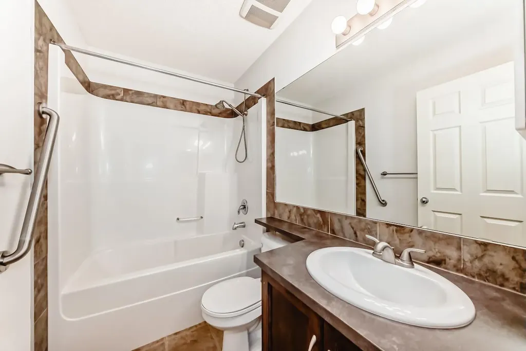 137 Eversyde Boulevard SW Calgary AB T2Y 0B3