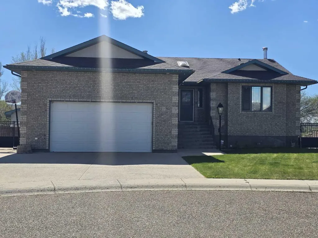 37 Heritage Place NE Medicine Hat AB T1C1X8
