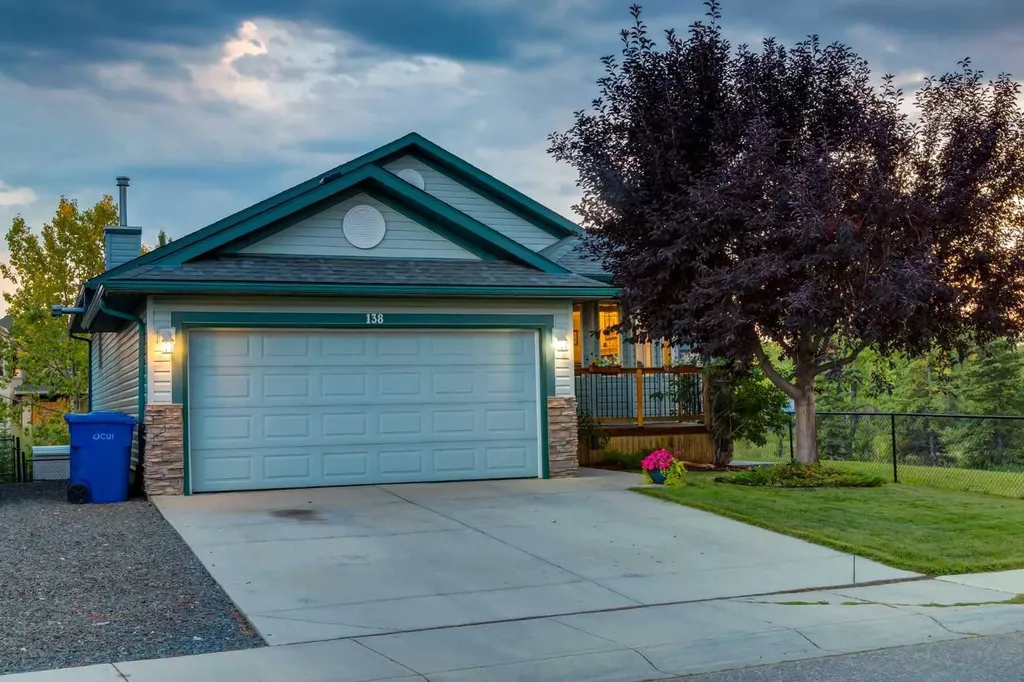 138 West Creek Springs Chestermere AB T1X 1N8