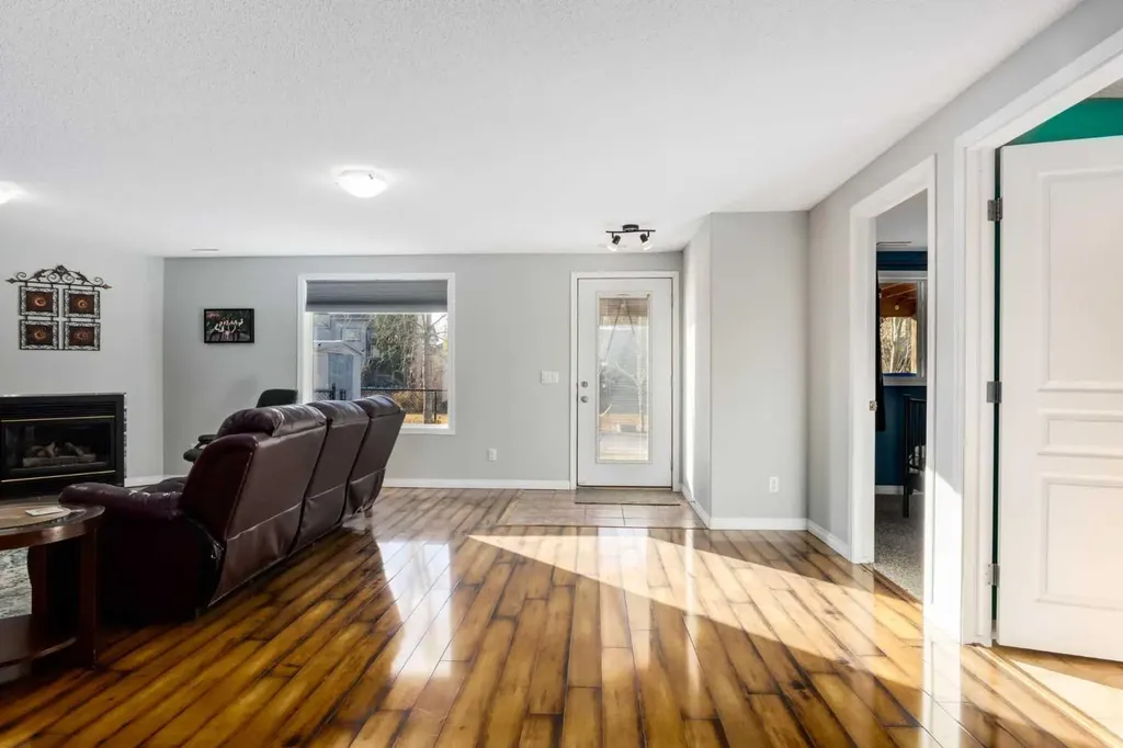 138 West Creek Springs Chestermere AB T1X 1N8
