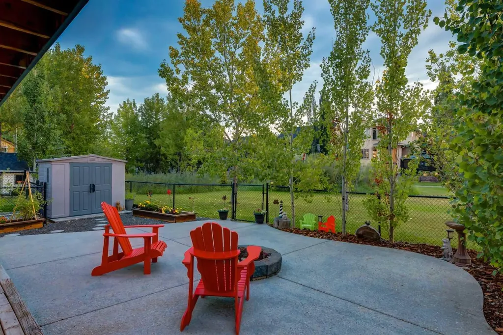 138 West Creek Springs Chestermere AB T1X 1N8