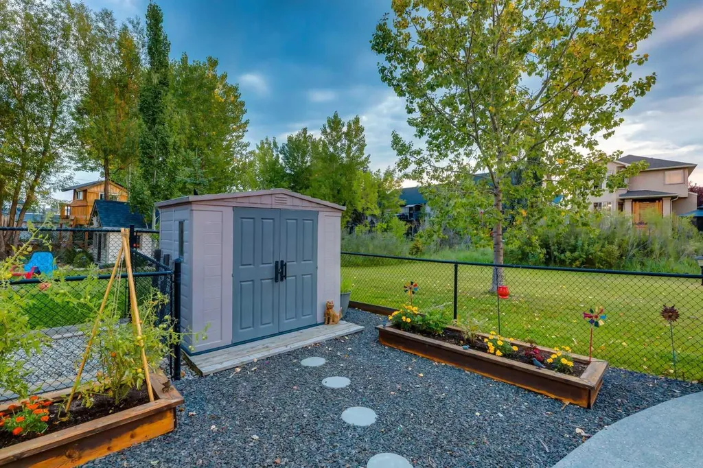 138 West Creek Springs Chestermere AB T1X 1N8