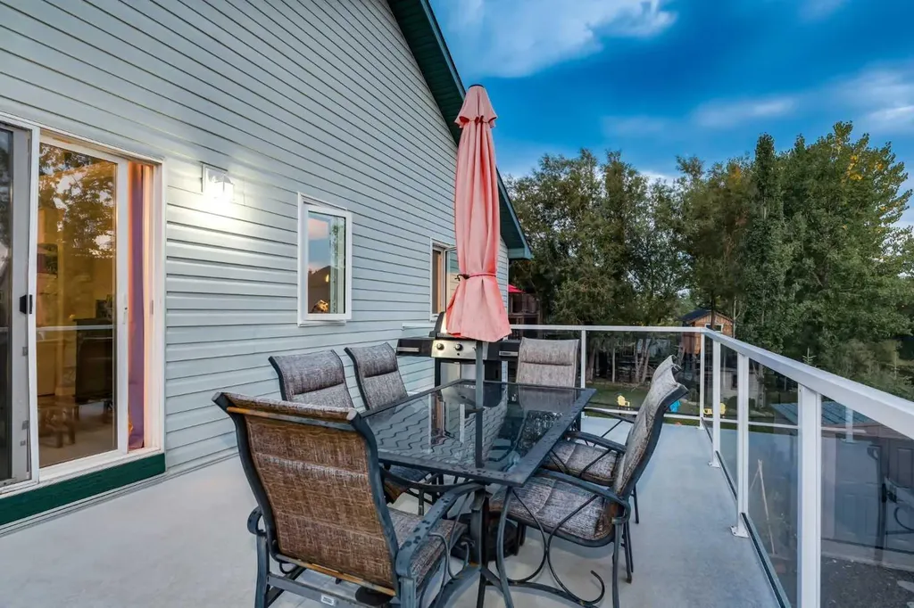 138 West Creek Springs Chestermere AB T1X 1N8