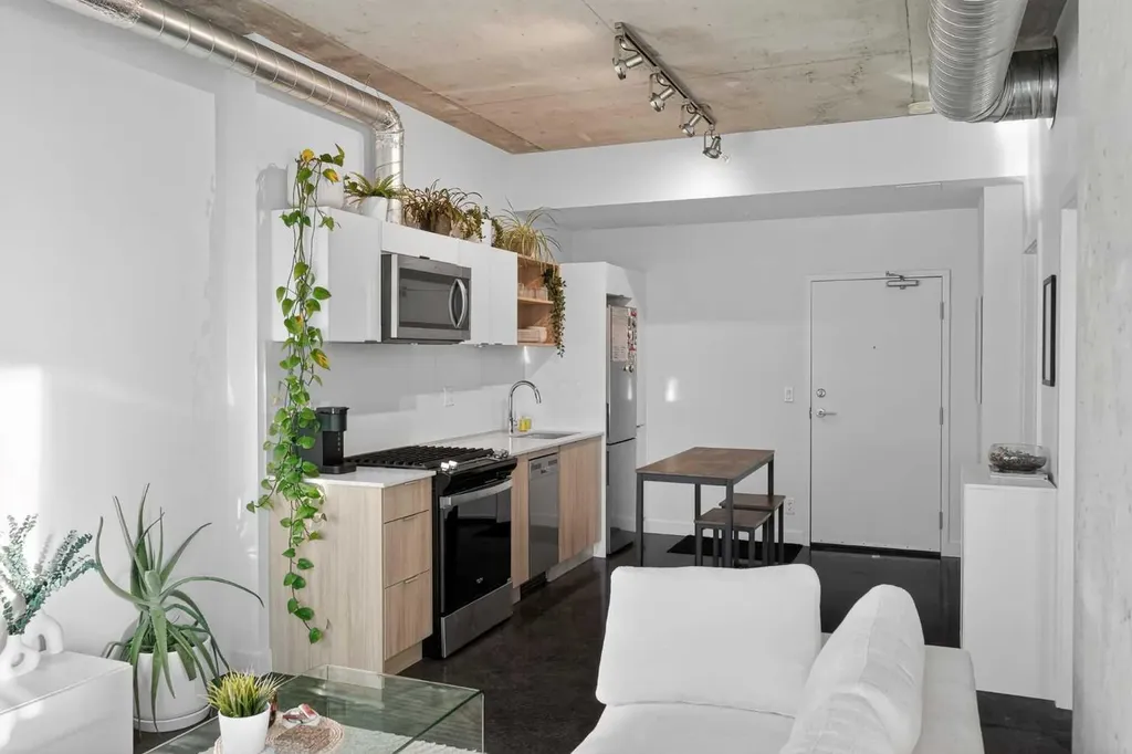 1319 14 Avenue SW Calgary AB T3C 0W3