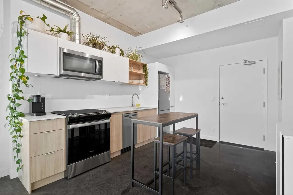 1319 14 Avenue SW Calgary AB T3C 0W3