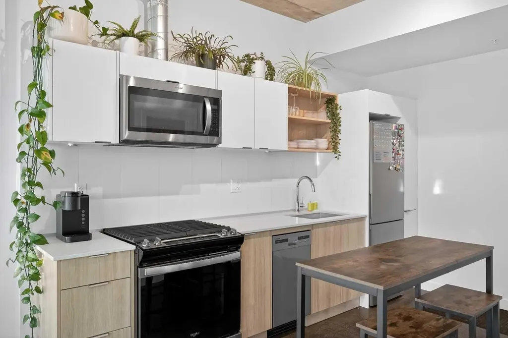 1319 14 Avenue SW Calgary AB T3C 0W3