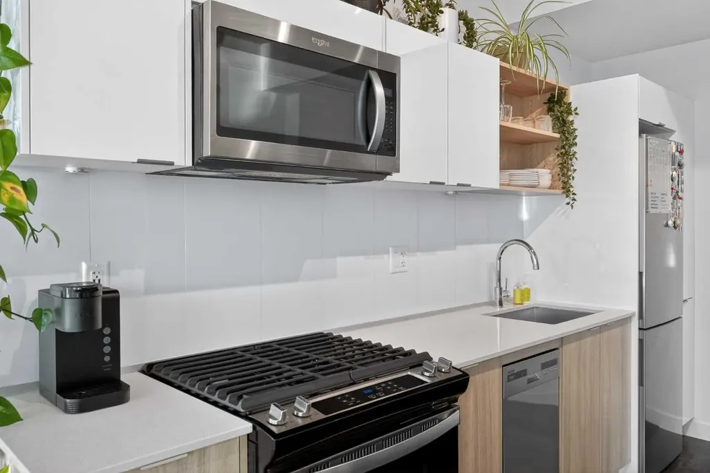 1319 14 Avenue SW Calgary AB T3C 0W3