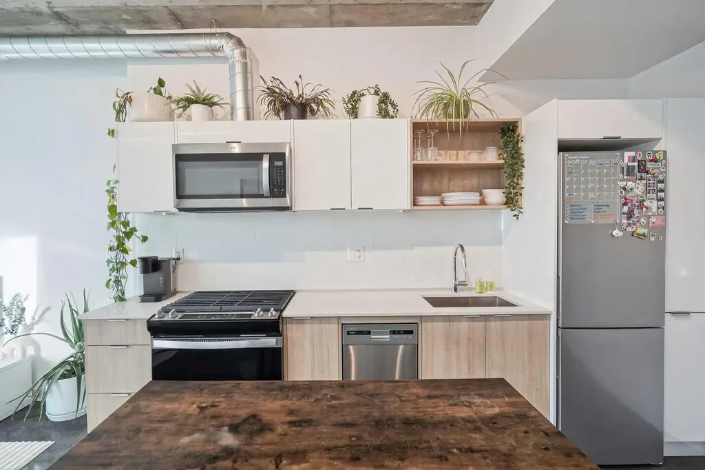 1319 14 Avenue SW Calgary AB T3C 0W3