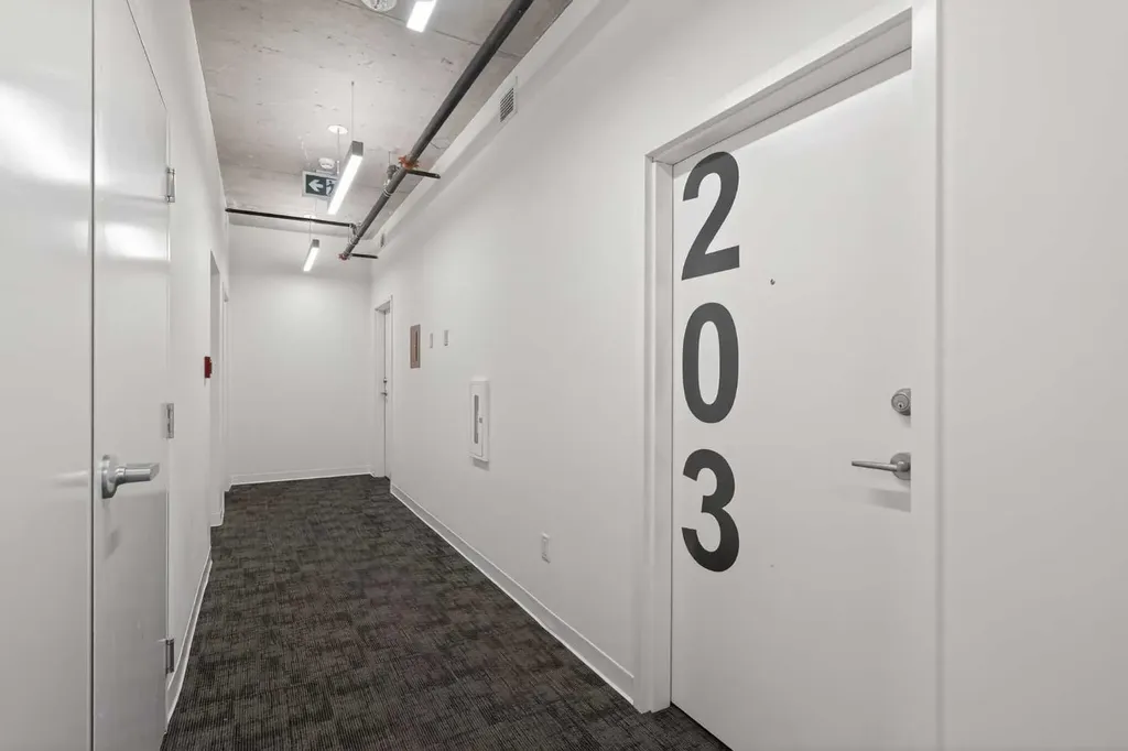 1319 14 Avenue SW Calgary AB T3C 0W3