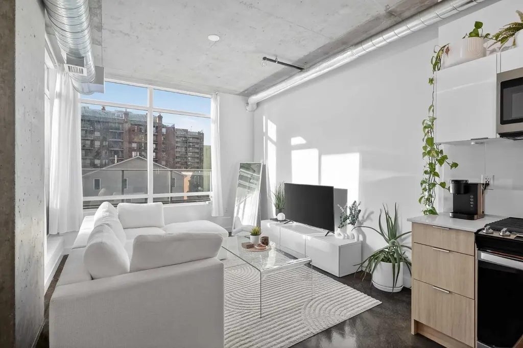 1319 14 Avenue SW Calgary AB T3C 0W3