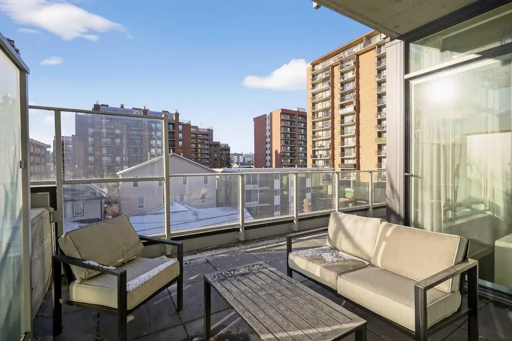 1319 14 Avenue SW Calgary AB T3C 0W3