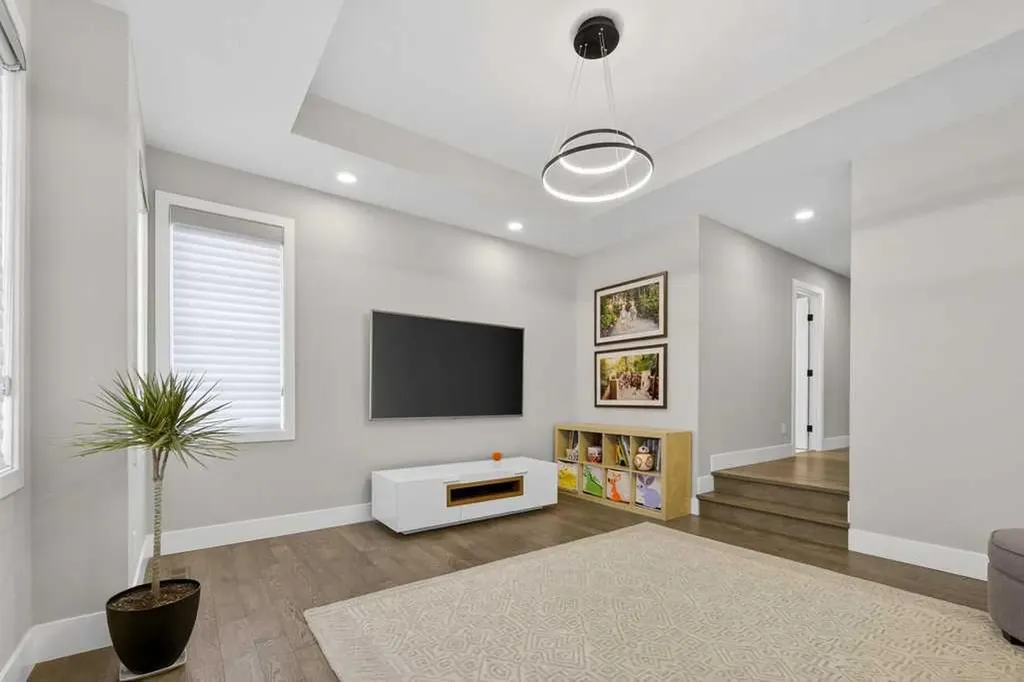 105 Westpoint Way SW Calgary AB T3H 2A5