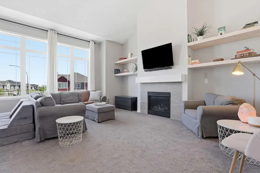 25 Yorkville Green SW Calgary AB T2X4J8