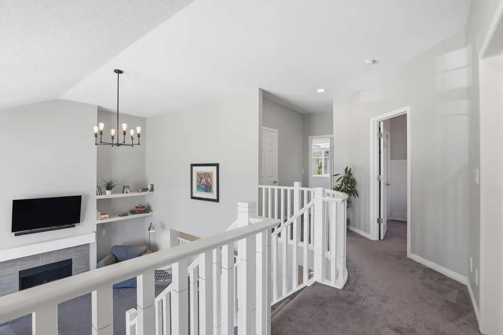 25 Yorkville Green SW Calgary AB T2X4J8