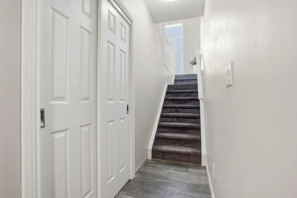 25 Yorkville Green SW Calgary AB T2X4J8