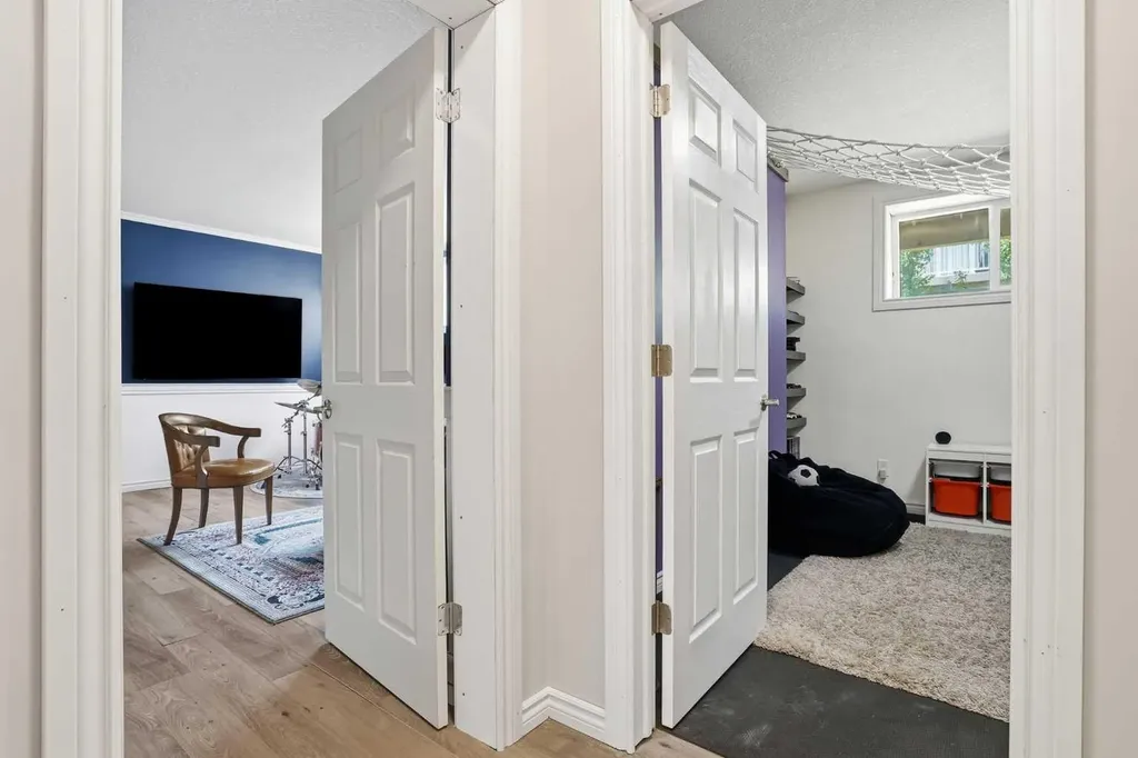 25 Yorkville Green SW Calgary AB T2X4J8