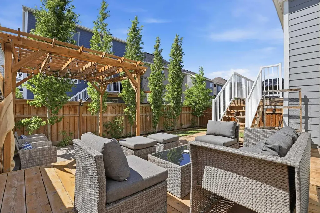 25 Yorkville Green SW Calgary AB T2X4J8