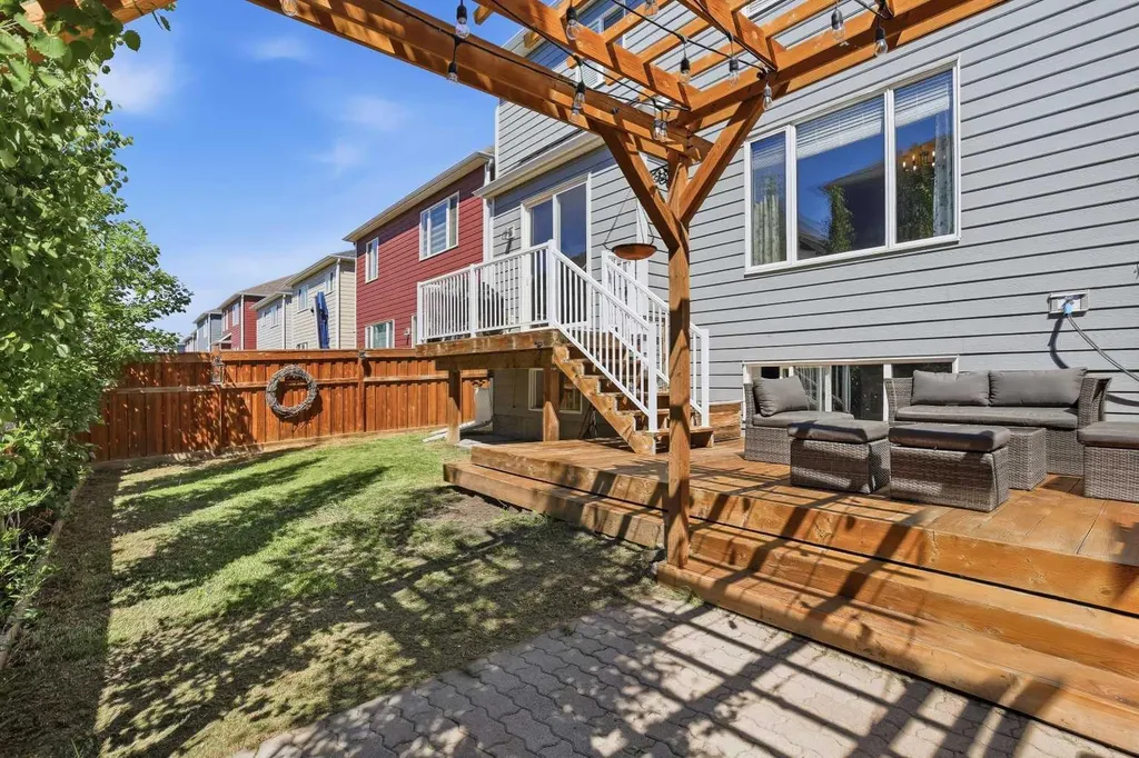 25 Yorkville Green SW Calgary AB T2X4J8